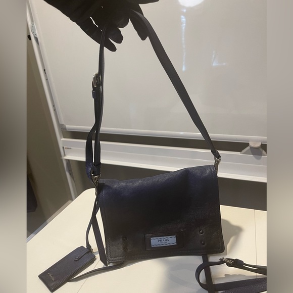 Prada Etiquette Blue Leather Handbag/Crossbody/Shoulder Handbag! - Picture 13 of 15